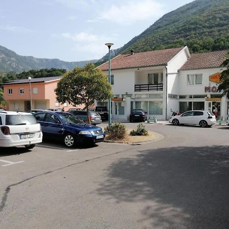 Motel And Restaurant Odusak Dreznjak Exterior photo